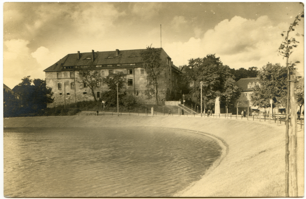 Insterburg, Schlossteich mit Schloss