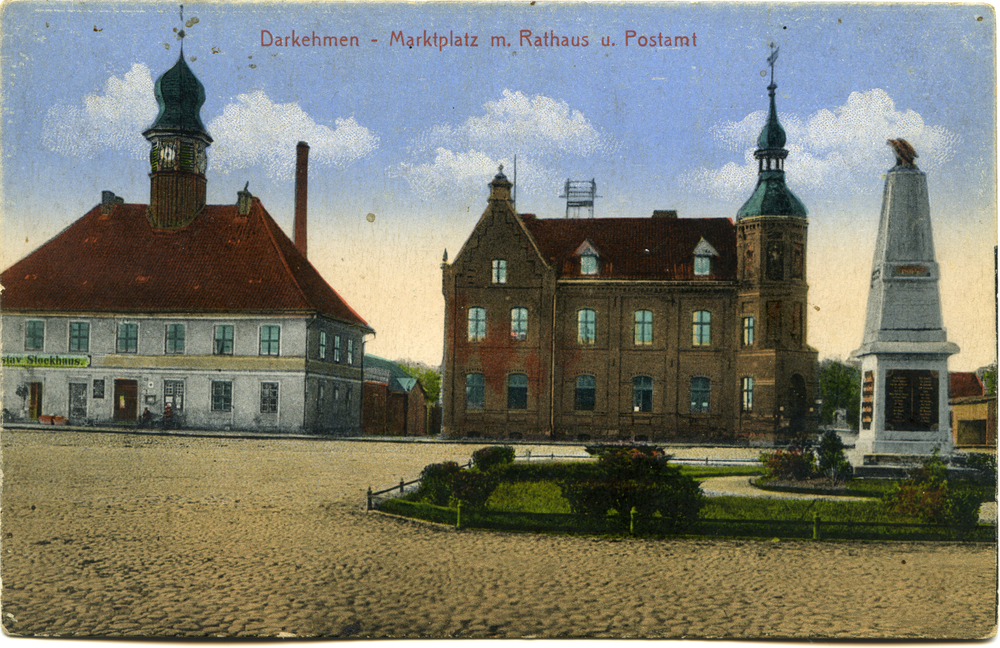 Darkehmen, Markt mit Rathaus und Post