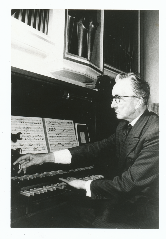 Ganz Ostpreußen, Prof. Herbert Brust an der Schiffdorfer Orgel