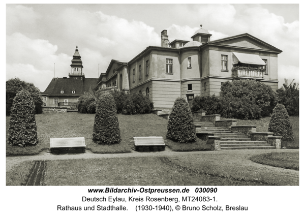 Deutsch Eylau, Rathaus und Stadthalle