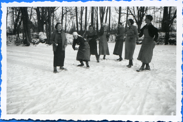 Lablacken Kr. Labiau, Mädels im Schnee