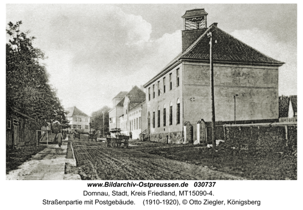 Domnau, Straßenpartie mit Postgebäude