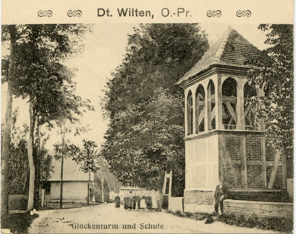 Deutsch Wilten, Glockenturm und Schule