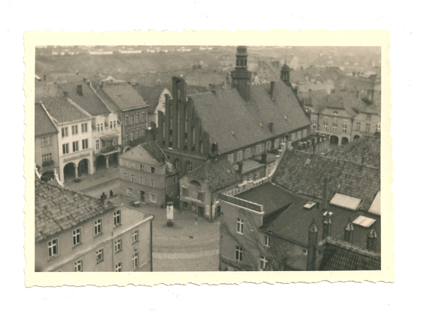 Wormditt, Blick vom Kirchturm auf Rathaus und Marktplatz