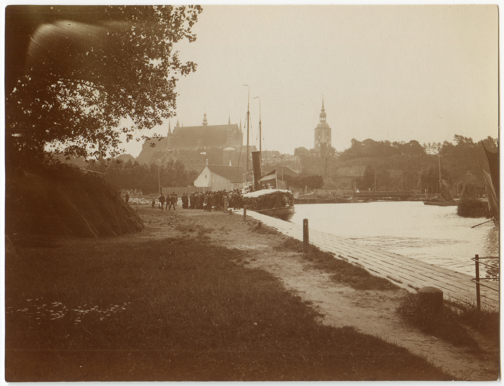 Frauenburg, Blick auf die Stadt und den Hafen