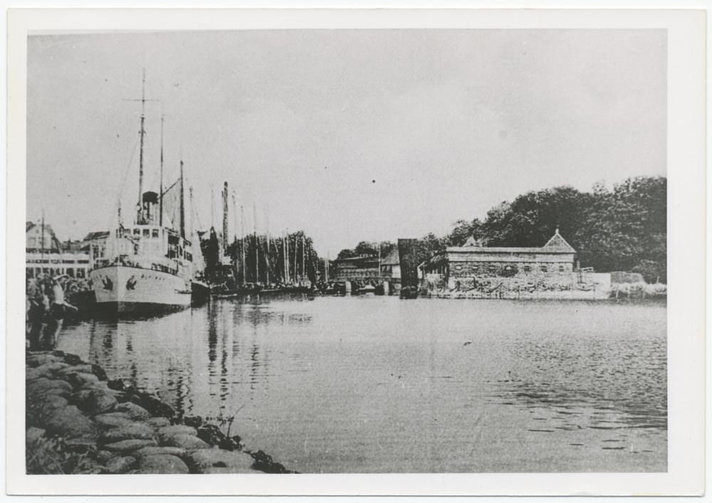 Fischhausen, Dampfer im Hafen