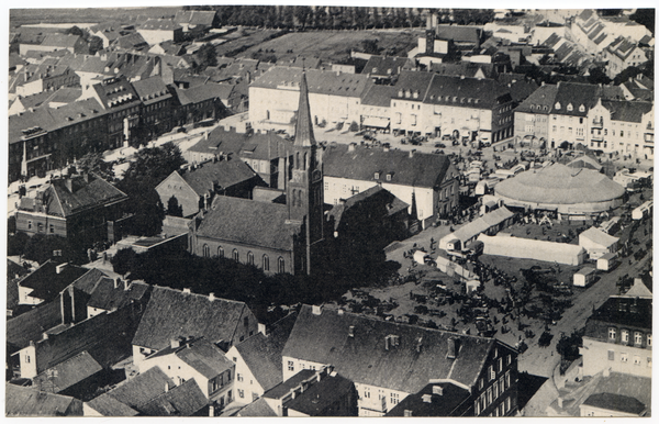 Goldap, Blick auf den Marktplatz (Luftbild)