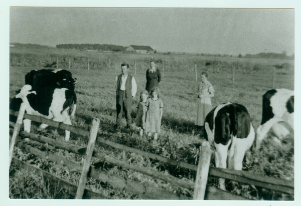 Erlen, Familie Karl und Maria Fröse auf der Weide