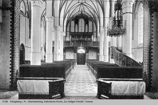 Königsberg, Katholische Kirche zur Heiligen Familie, Orgel und Kanzel
