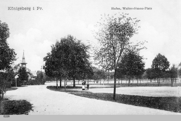 Königsberg, Hufen, Walter Simon Platz