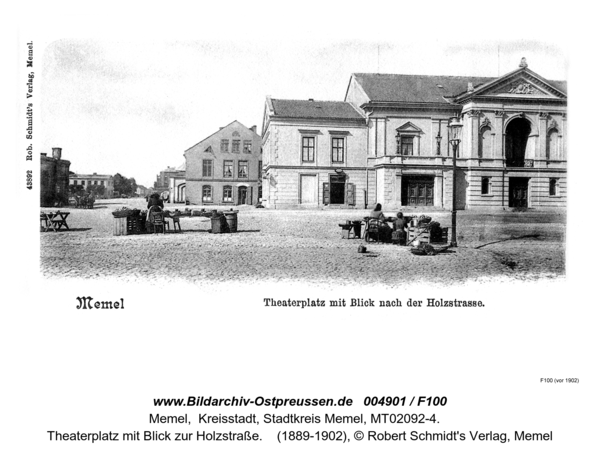 Memel, Theaterplatz mit Blick zur Holzstraße