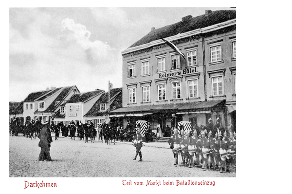 Darkehmen, Bataillonseinzug am Markt