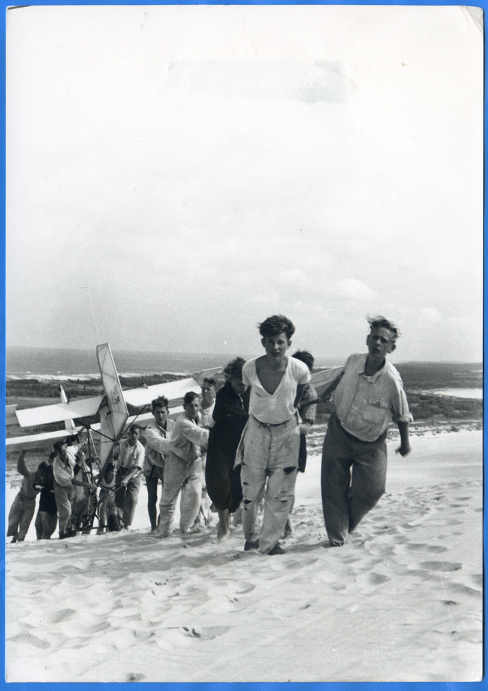 Rossitten Kr. Samland, Transport von Segelflugzeugen durch den Dünensand