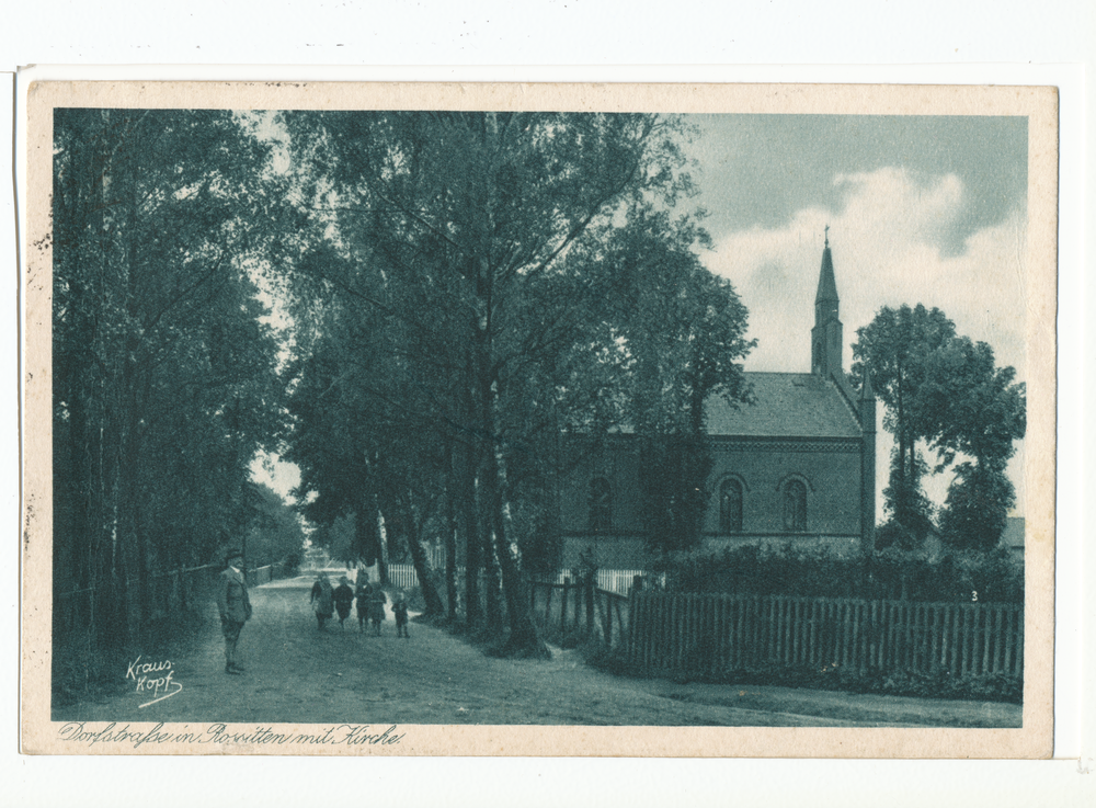 Rossitten Kr. Samland, Dorfstraße mit Kirche