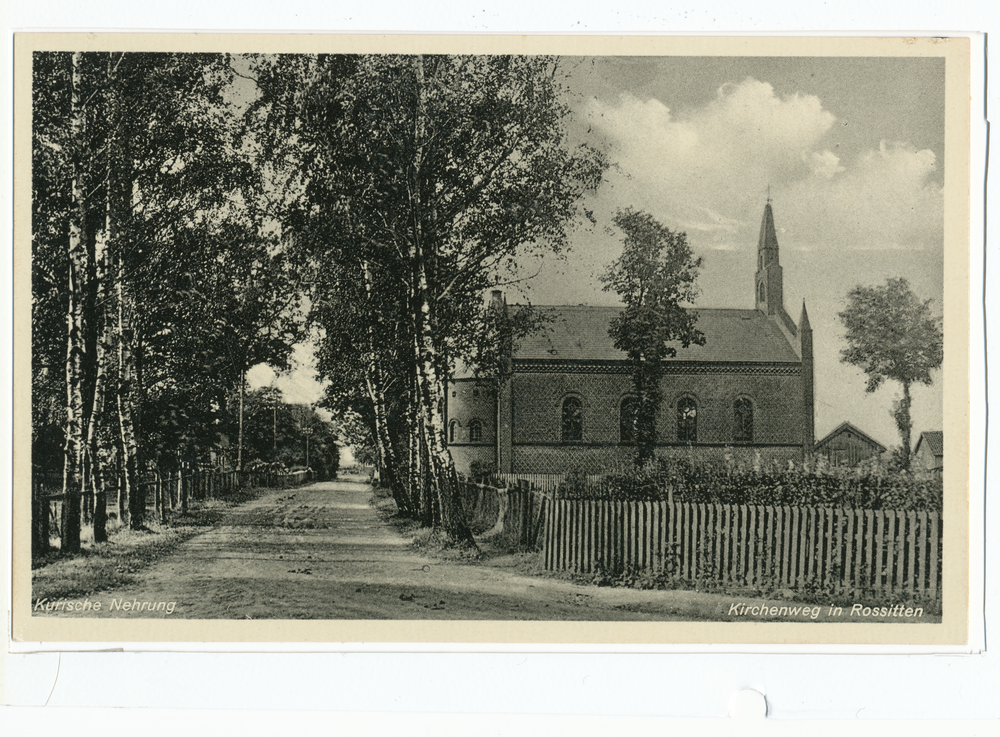 Rossitten Kr. Samland, Dorfstraße mit Kirche