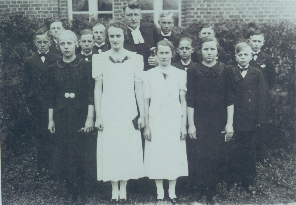 Karkeln, Konfirmation mit Pf. Wenzel 1938