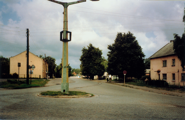 Kreuzingen, Ehemalige Verkehrsampel an der Hauptstraße und Haus Drochner