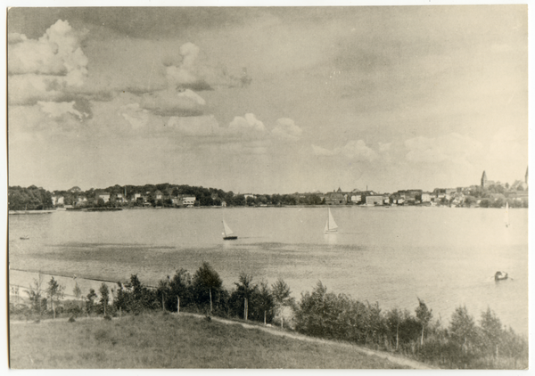 Osterode (Ostpr.), Ortsansicht über den Drewenzsee