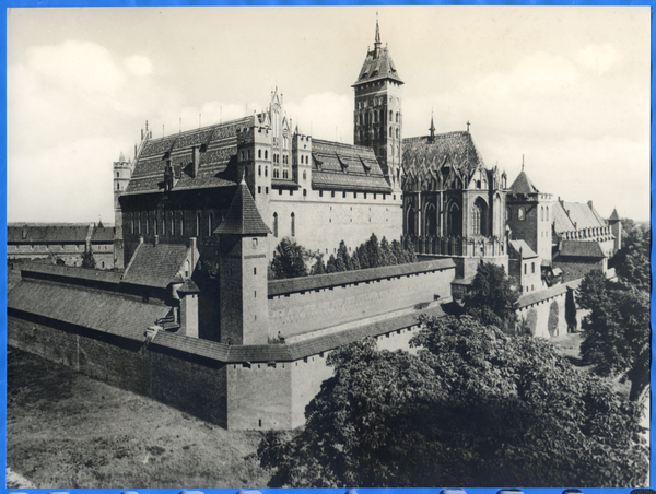 Marienburg, Hochschloss und Schlosskirche von  Südosten