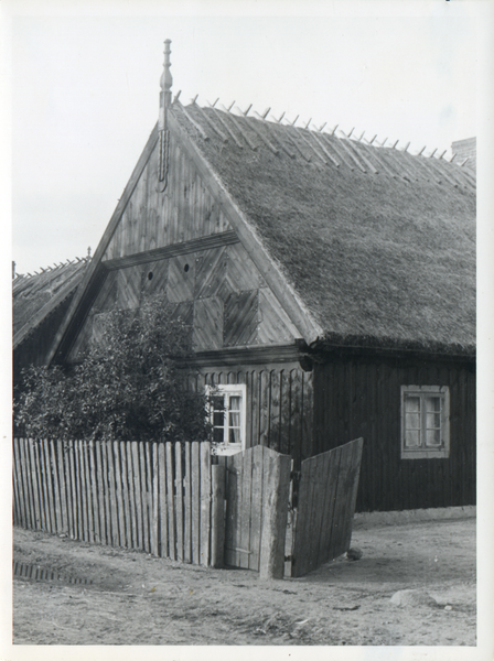 Schützengrund, Haus mit gefächertem Giebel und Giebelpfahl