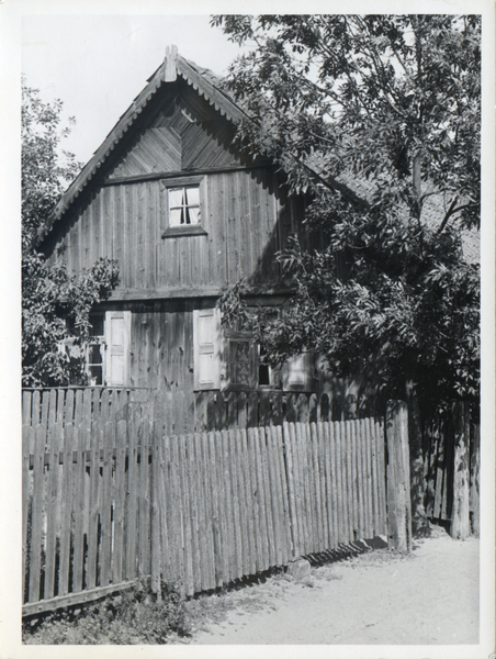 Nieden, Haus mit Rautengiebel