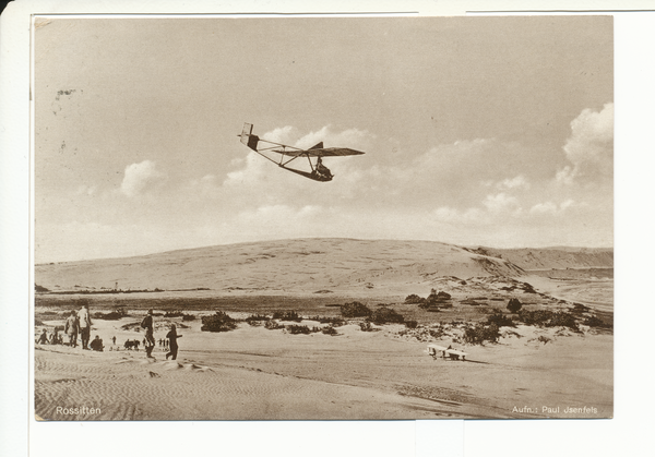 Rossitten Kr. Samland, Segelflugzeug über dem Flugplatzgelände