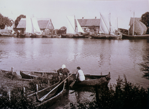 Karkeln, Blick auf Wohnhäuser am Karkelstrom