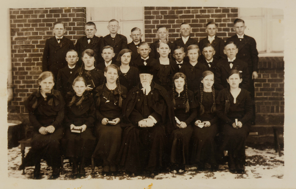 Karkeln, Konfirmation mit Pfarrer Grüner 1935