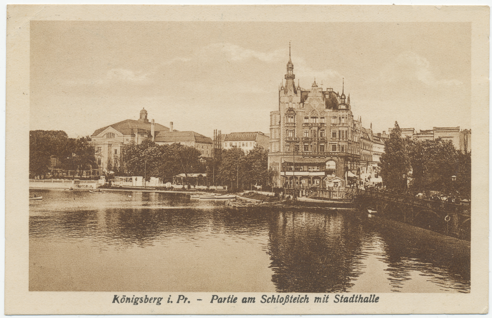Königsberg, Partie am Schloßteich mit Stadthalle
