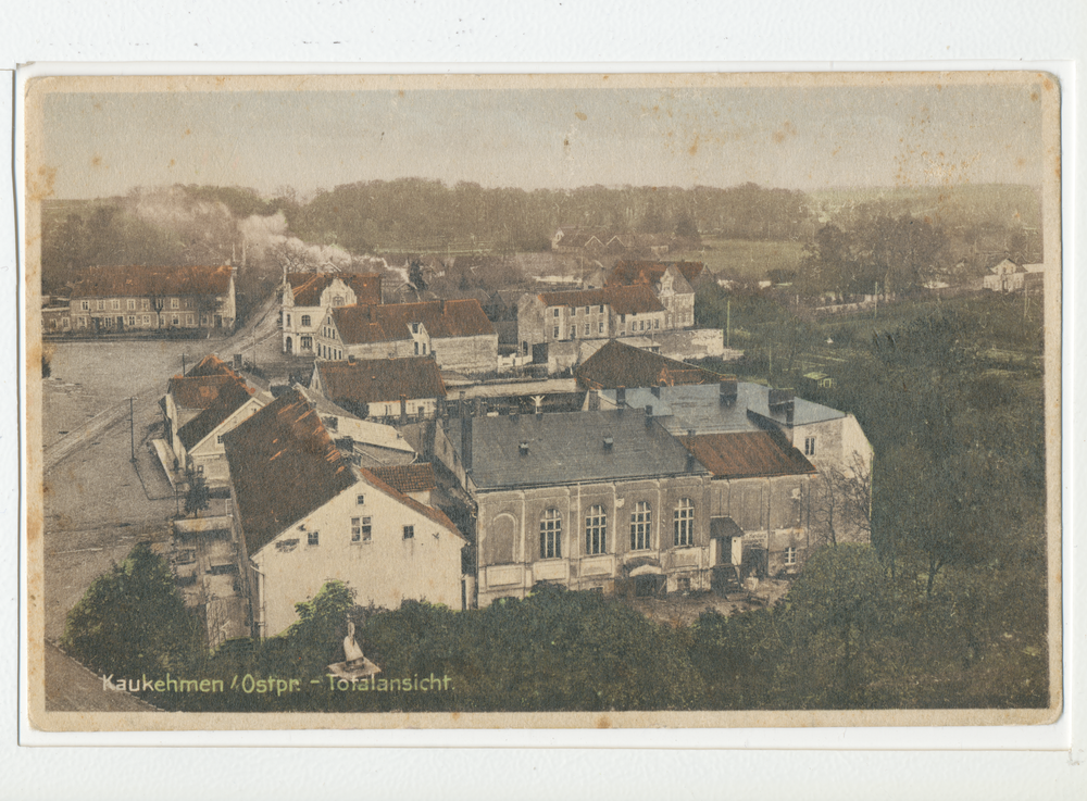 Kaukehmen, Ortsansicht mit dem Hotel "Deutsches Haus" von der Kirche aus gesehen