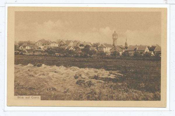 Cranz, Ortsansicht mit Wasserturm und Kirche