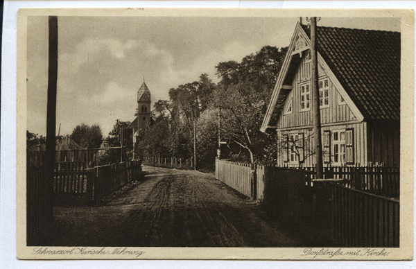 Schwarzort, Dorfstraße mit Kirche