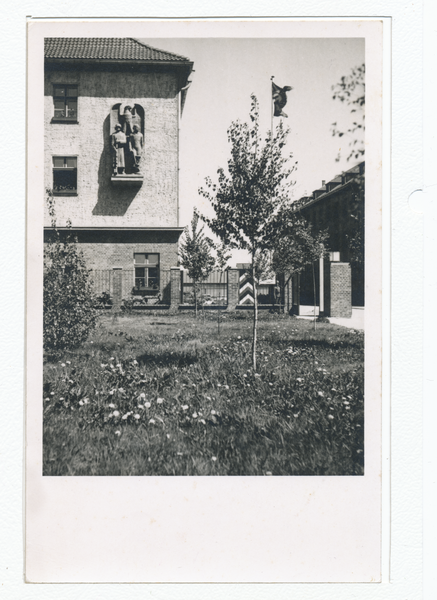 Bartenstein, Kaserne, Figuren in Kupfer