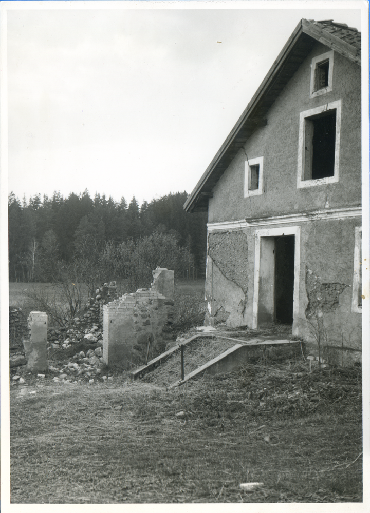 Jucha, Verfallenes Haus in der Nähe von Jucha