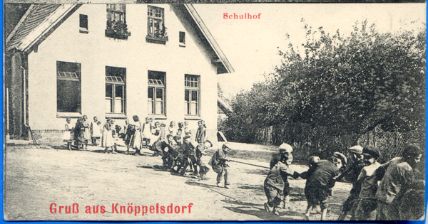 Knöppelsdorf, Schulhof