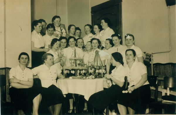 Kaukehmen, Frauenschaft beim Osterbasteln