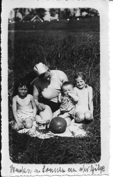 Alt Lappienen, Margot Buttgereit und Kinder an der Gilge