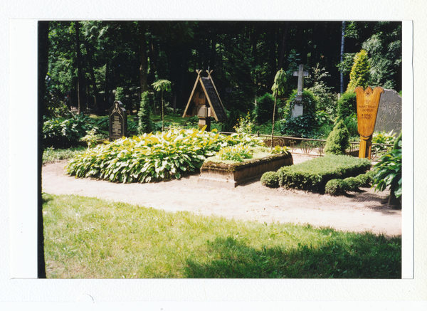 Bittehnen, Friedhof, Grabstelle