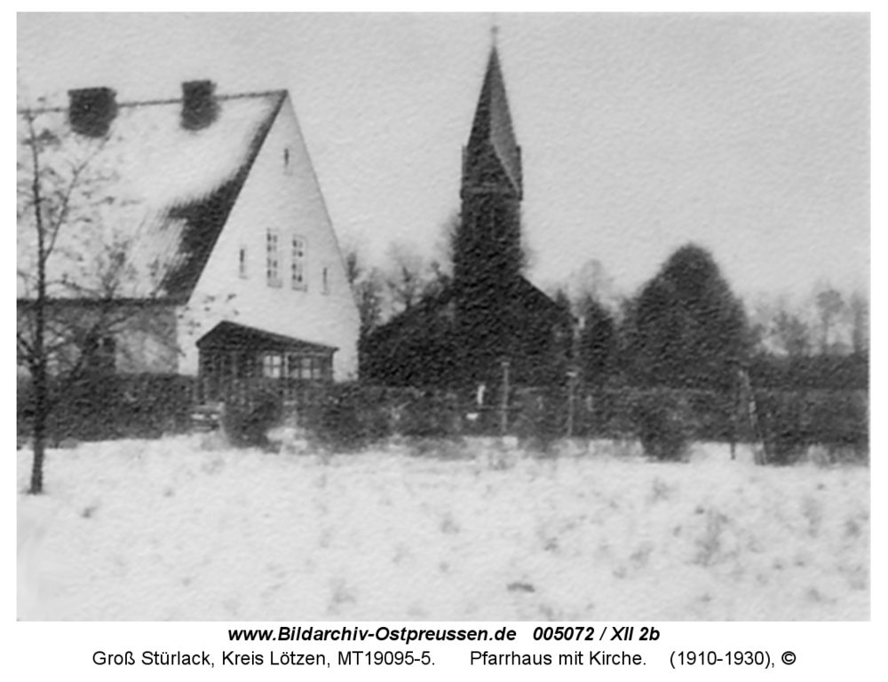 Groß Stürlack, Pfarrhaus mit Kirche