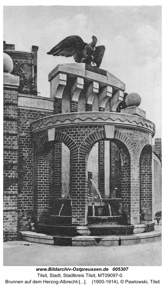 Tilsit, Brunnen auf dem Herzog-Albrecht-Platz