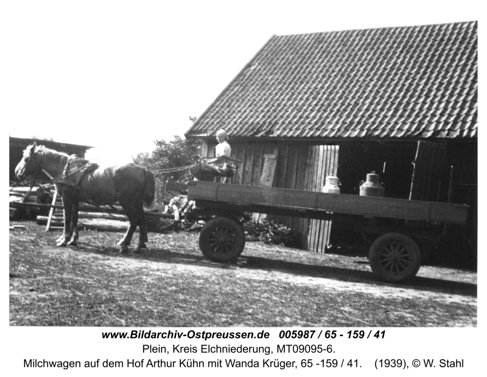 Plein, Milchwagen auf dem Hof Arthur Kühn mit Wanda Krüger, 65 -159 / 41