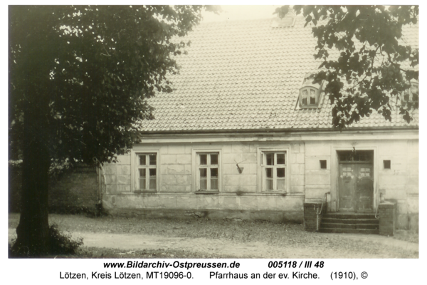 Lötzen, Pfarrhaus an der ev. Kirche