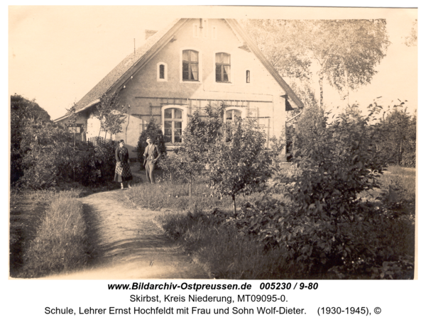 Heideckshof, Schule, Lehrer Ernst Hochfeldt mit Frau und Sohn Wolf-Dieter