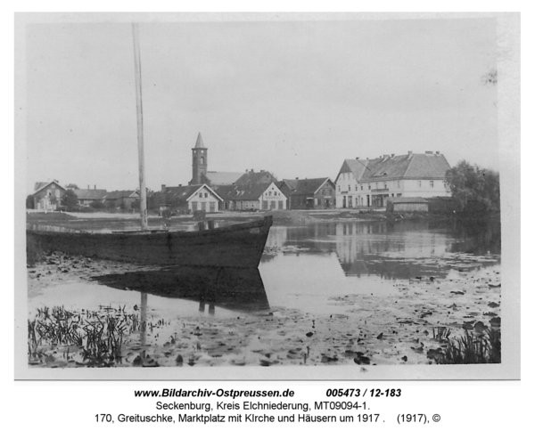 Seckenburg, 170, Greituschke, Marktplatz mit KIrche und Häusern um 1917