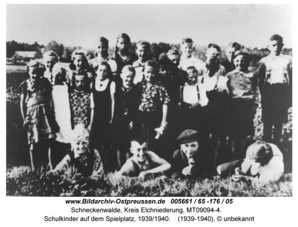 Schneckenwalde, Schulkinder auf dem Spielplatz, 1939/1940