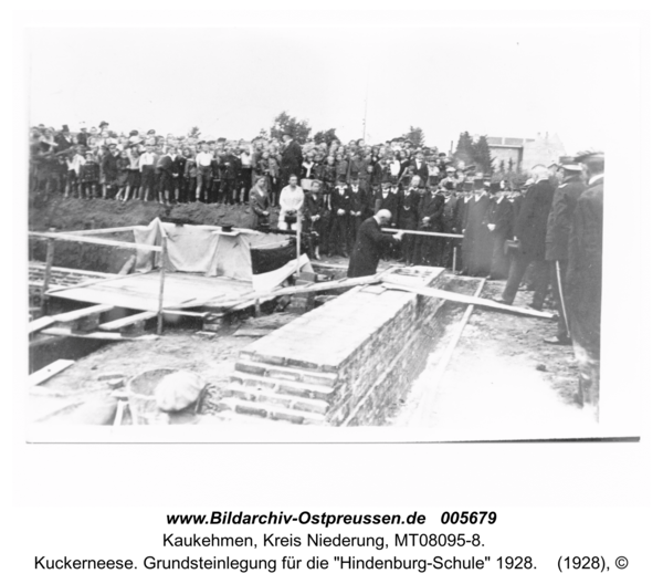 Kuckerneese. Grundsteinlegung für die "Hindenburg-Schule" 1928