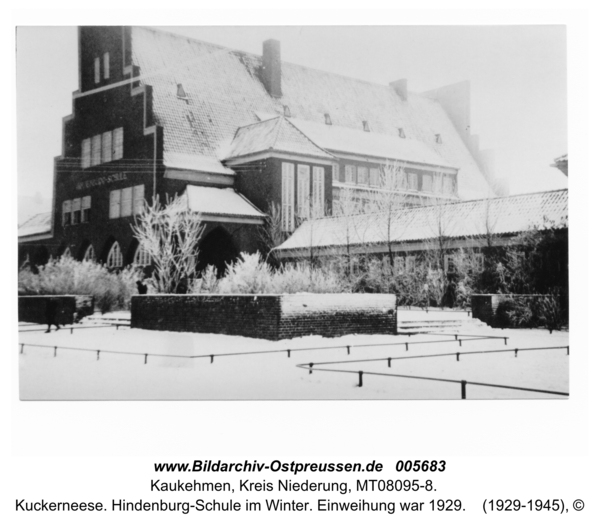 Kuckerneese. Hindenburg-Schule im Winter. Einweihung war 1929