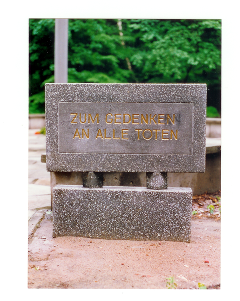 Tilsit, Waldfriedhof, Gedenkstein an der Totengedenkstätte