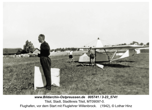 Tilsit-Teichort, Flughafen, vor dem Start mit Fluglehrer Willenbrock