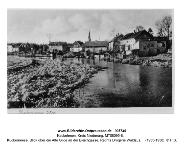 Kuckerneese. Blick über die Alte Gilge an der Bleichgasse. Rechts Drogerie Waldzus